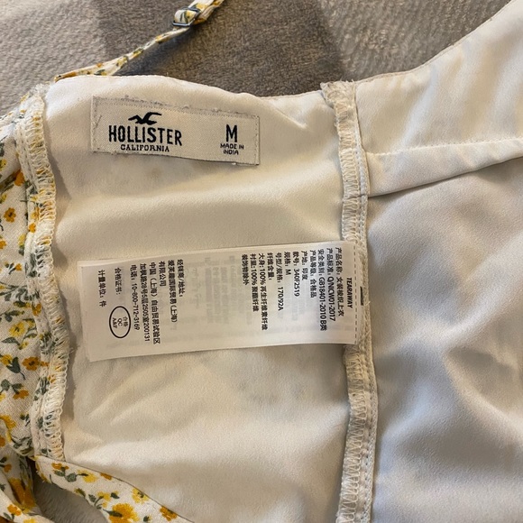 🔥3/$15🔥 HOLLISTER tied in back crop top Size Medium - Picture 3 of 5